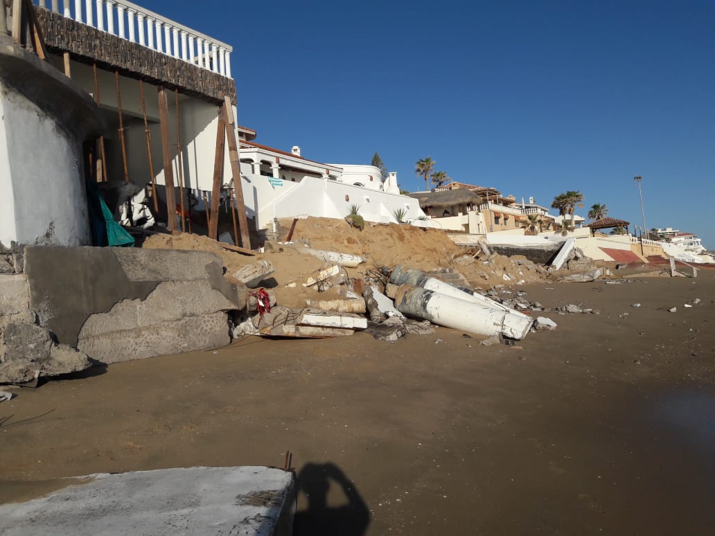 High tide causes damage in Las Conchas Rocky Point